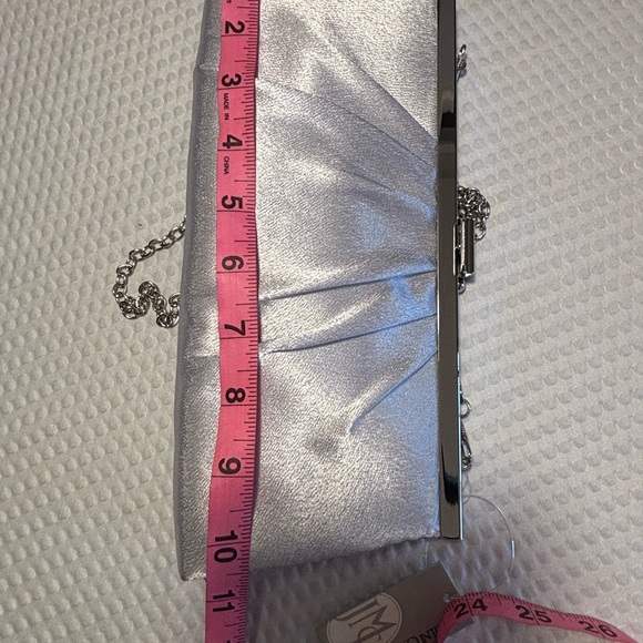 Jessica McClintock Silver Satin Pleated Evening Clutch with Chain Strap New - Picture 4 of 6